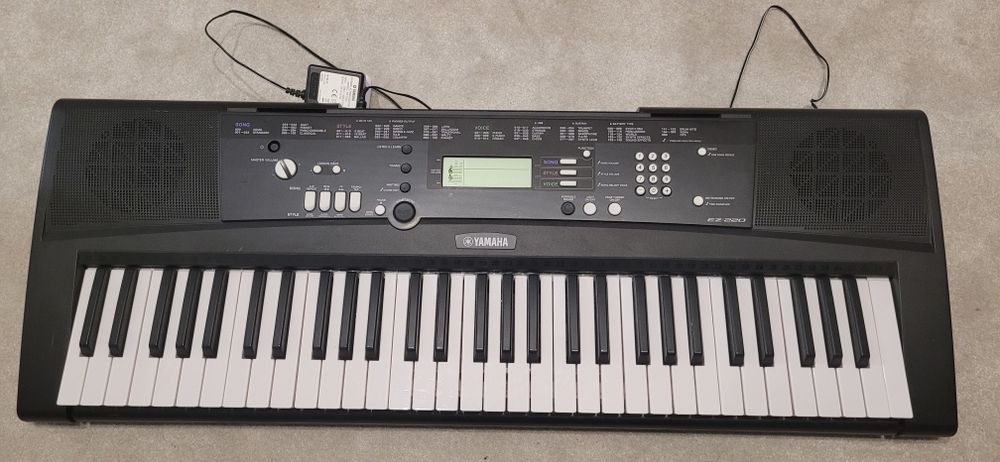 Keyboard YAMAHA EZ-200 świetny instrument klawiszowy do nauki gry