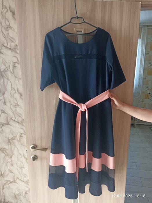 Святкова сукня в ідеальному стані