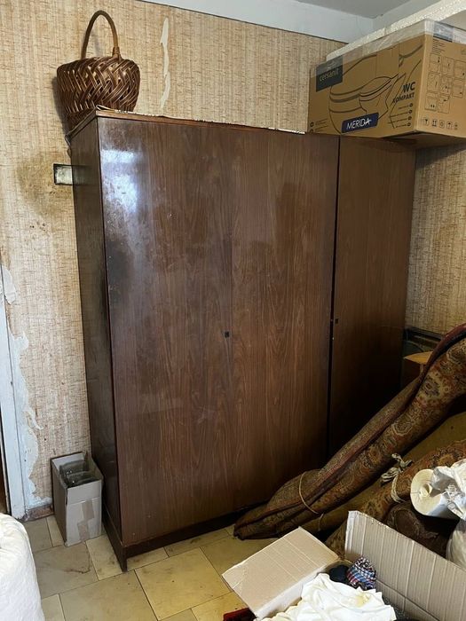 Безкоштовно віддам шкаф та дошки