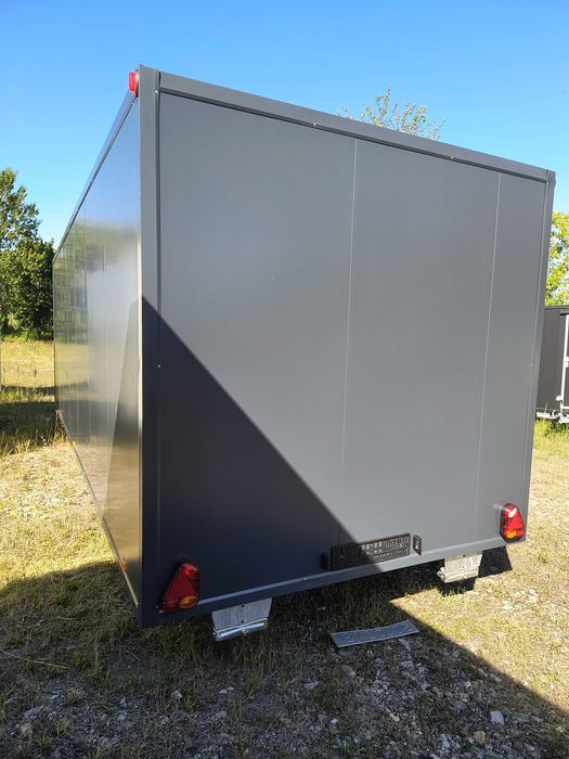 - PRZYCZEPA gastronomiczna - 7m x 2,5 m - 2 osie - dostępna NA PLACU -
