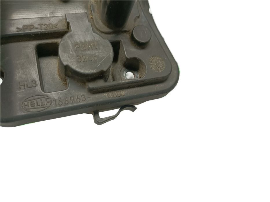 Suporte lâmpada esquerdo AUDI A4 (8K2, B8)