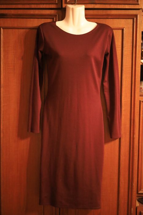Сукня бордового кольору