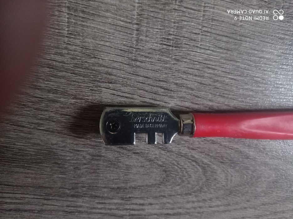 Продам стеклорез.