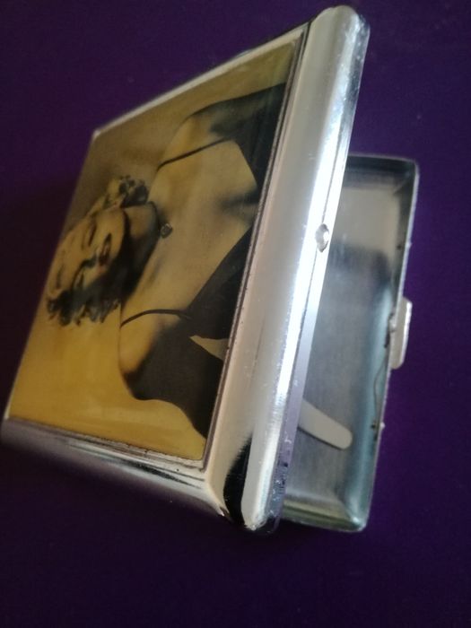 Cigarreira/"Carteira" Marylin Monroe NOVA, em metal.