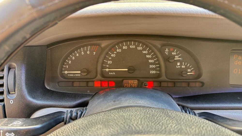 Opel Vectra — fotografia 8