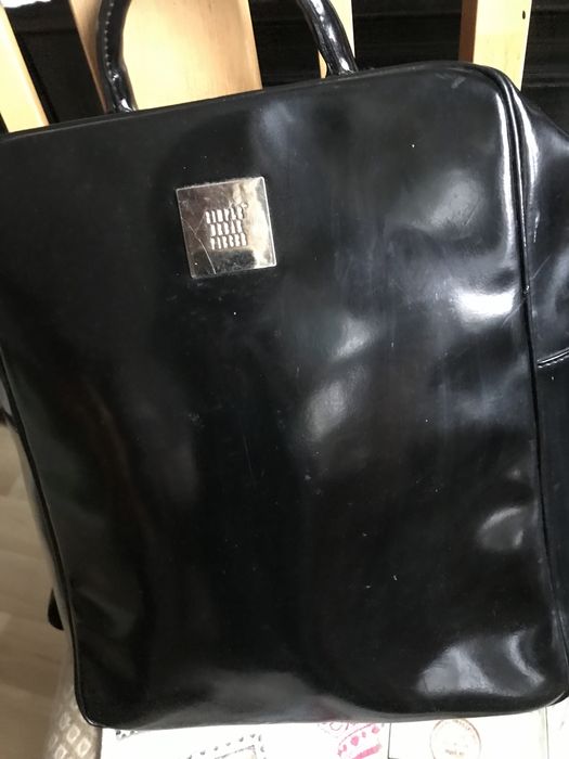 Plecak ze skóry  lakierowanej Simple.