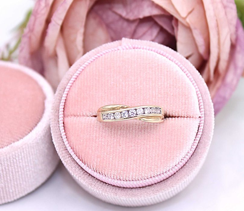 Złoty pierścionek p.375/1,80g  z cyrkoniami