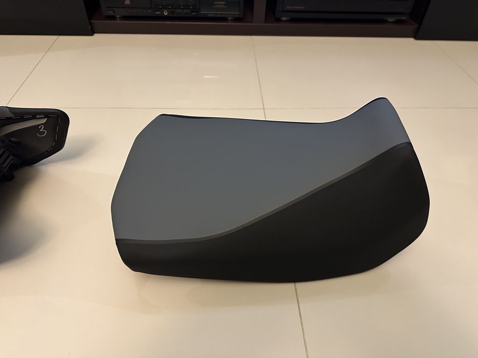 Sprzedam nowe kanapy kierowcy do GS1300 i GS1300ADV