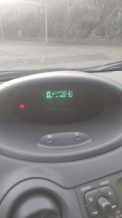 Toyota Yaris impecável