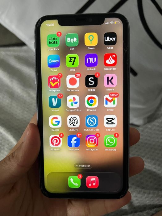 iPhone 11 usado em bom estado