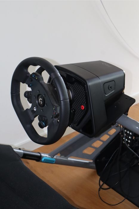 Kit Simulação de Corrida Logitech G PRO + Playseat Trophy