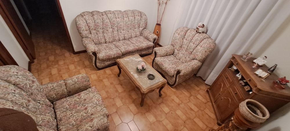 Excelente conjunto sofá cama e 2 individuais