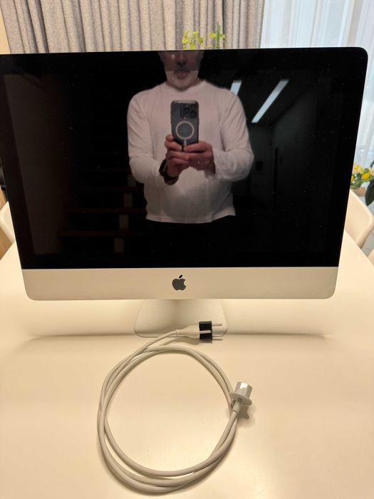 iMac 21.5 Mid 2010 SSD 512GB Intel i3 гарний стан