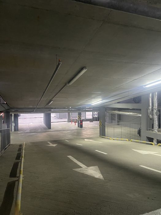 Оренда паркомісць на 1- ому поверсі .Варшавський 3. В.Змієнка 32