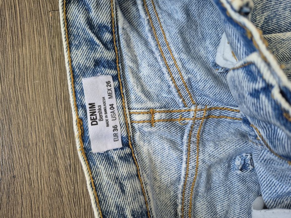 Джинси Bershka в ідеалі(36 розмір) s  з високою посадкою