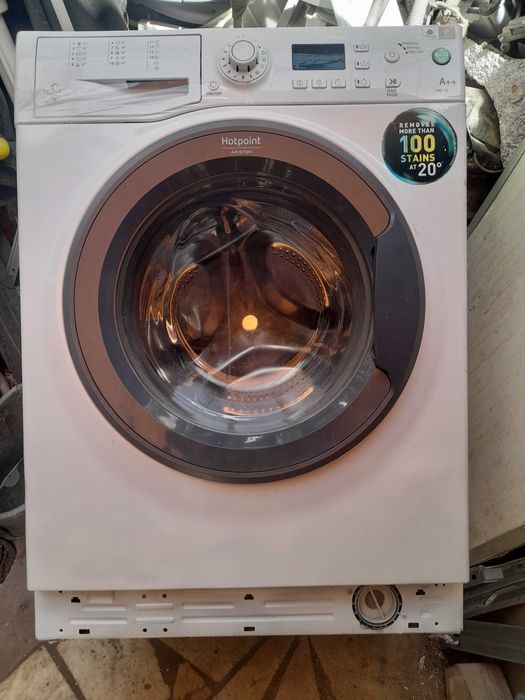 maquina de roupa Ariston 9 quilos 1200 smi nova sem qualquer problema