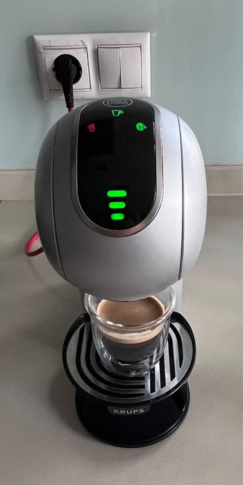 Maquina de Bebidas Dolce Gusto Krups com Oferta de Porta Capsulas, Deposito de Capsulas usadas e Descalcificante