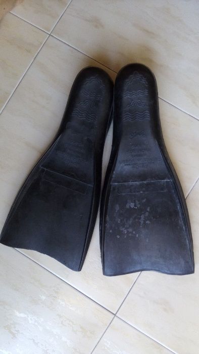 Barbatanas, e tubos para natação