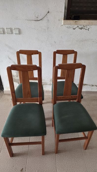 Conjunto de 4 Cadeiras em Madeira - Assento Estofado