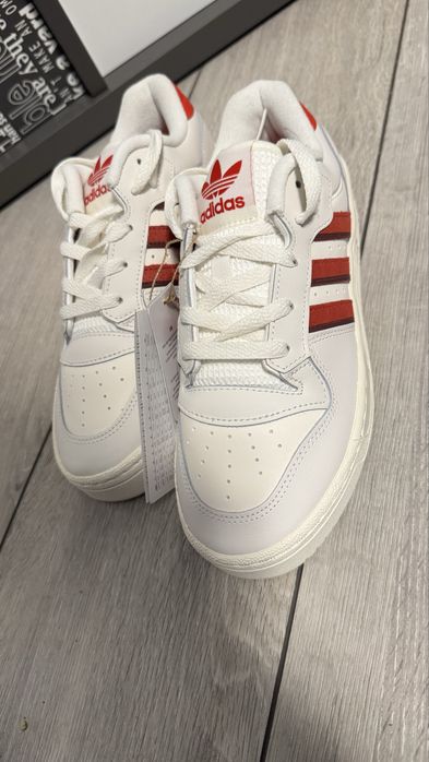 rivalry low adidas