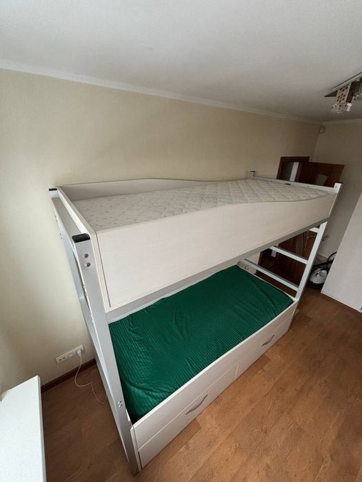 Стильна дитяча/ підліткова  кімната в ідеальному стані