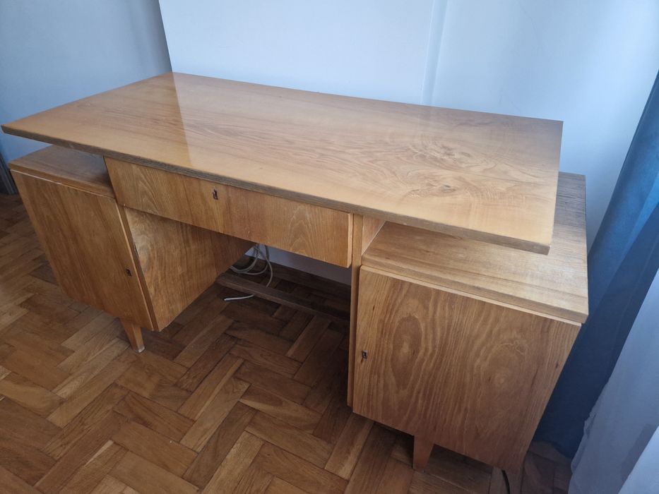 Biuro PRL w dobrym stanie