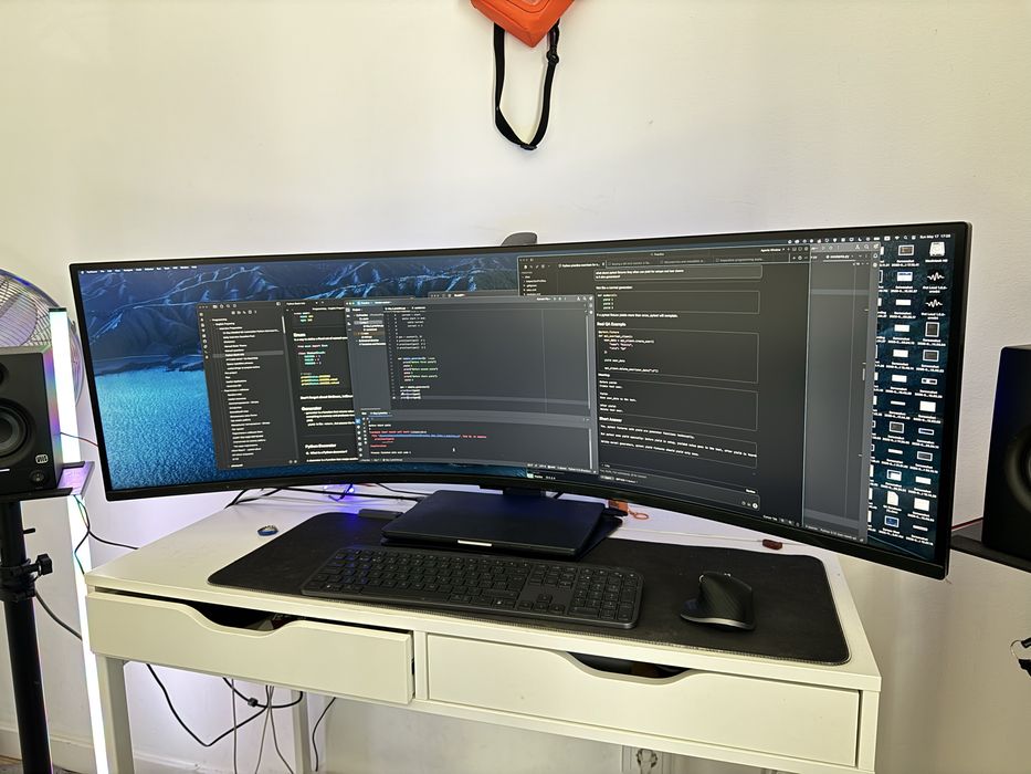Samsung Odyssey G95C 49” DWQHD 240Hz Curvo