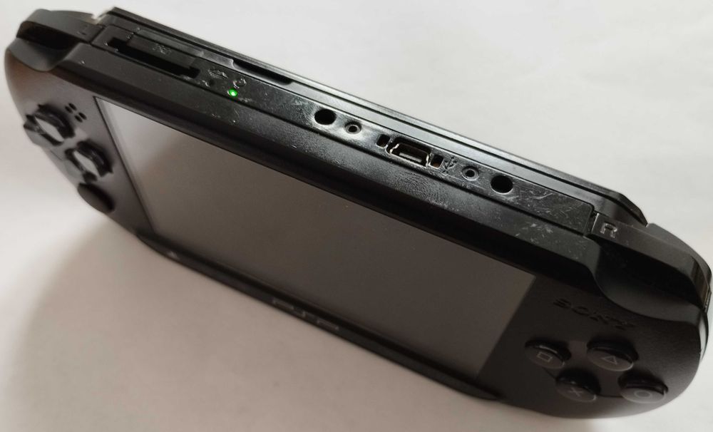 Konsola PlayStation Portable Sony PSP model E1004 Street