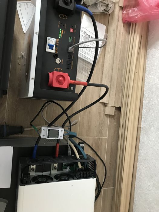 Гібридний сонячний інвертор jsdsolar J4000hc 4kw і акумулятор 24в 100а