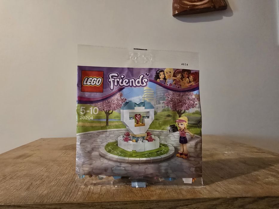 LEGO Friends 30204 Fontanna życzeń saszetka z klockami minifigurka
