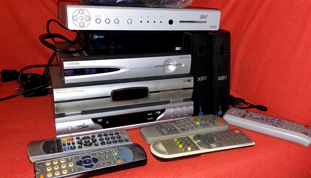 Тюнера спутниковые .   7шт.  -   555грн.