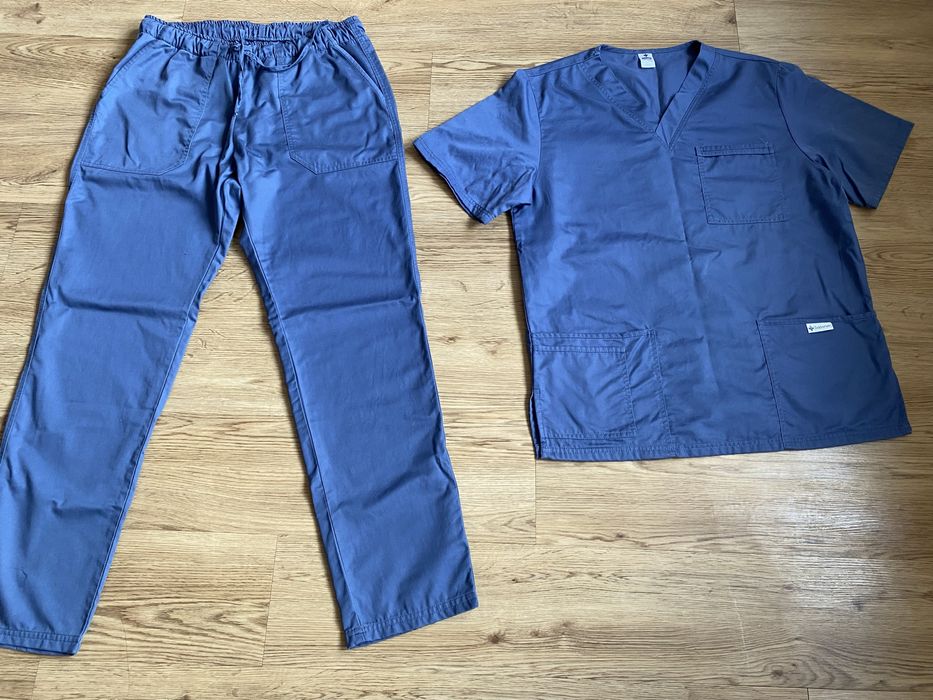 Продам медицинский костюм медична форма