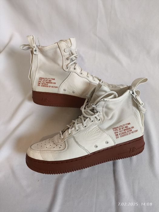 Nike Special Field Air Force 1 Mid Kość Słoniowa Czerwony Unisex  40