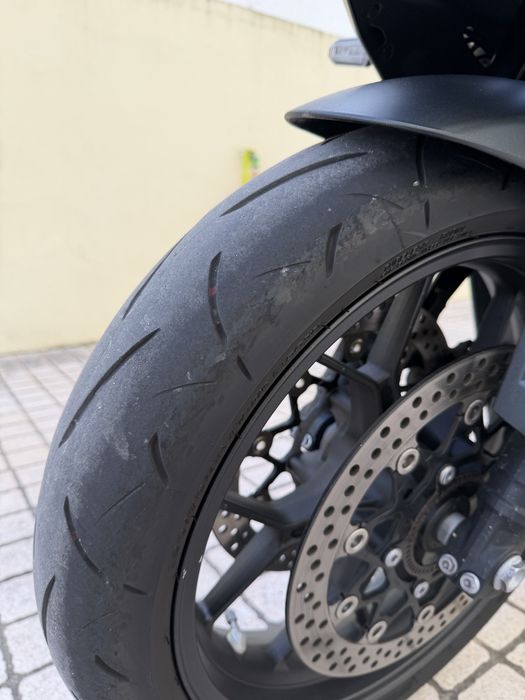 Honda CBR650R e-clutch 2024 (Garantia)