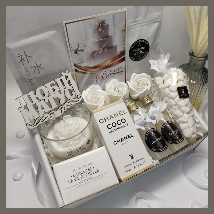 Розкішний подарунок мамі з парфумами. Подарунковий набір для матусі.