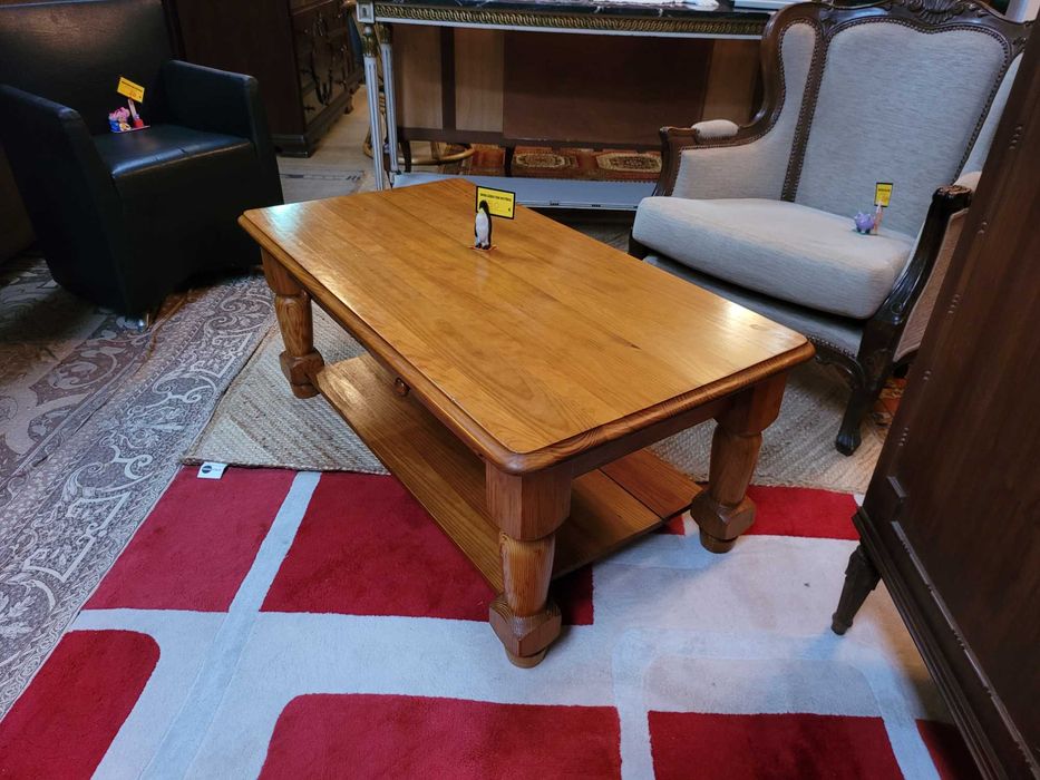 Mesa de centro em madeira maciça com gavetas64584277321859122