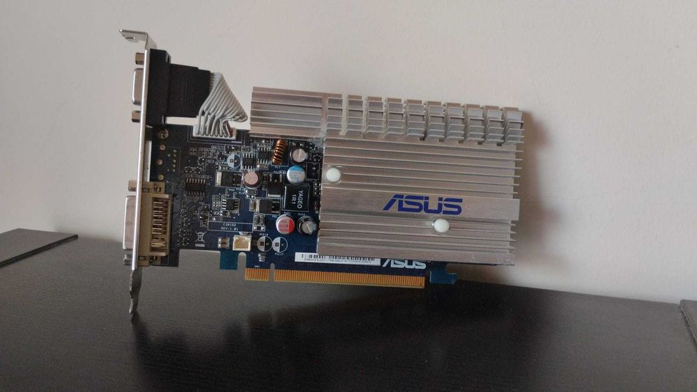 ASUS NVIDIA GeForce EN8400GS 512mb