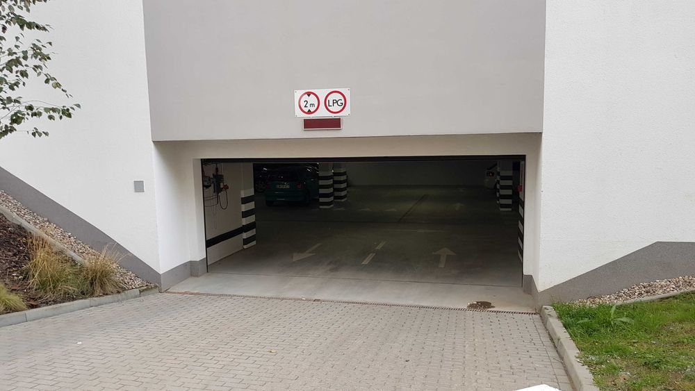 Miejsce w hali garażowej Ornament Centrum/Pomorzany
