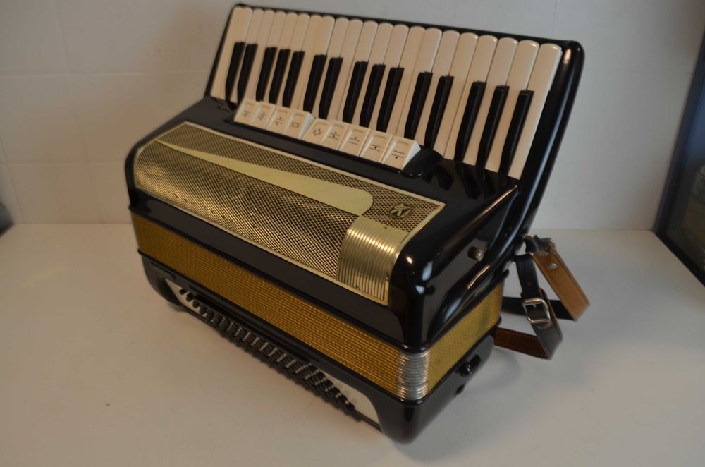 Acordeao Hohner Lucia III 3 Voz 96 Baixos, N. 85