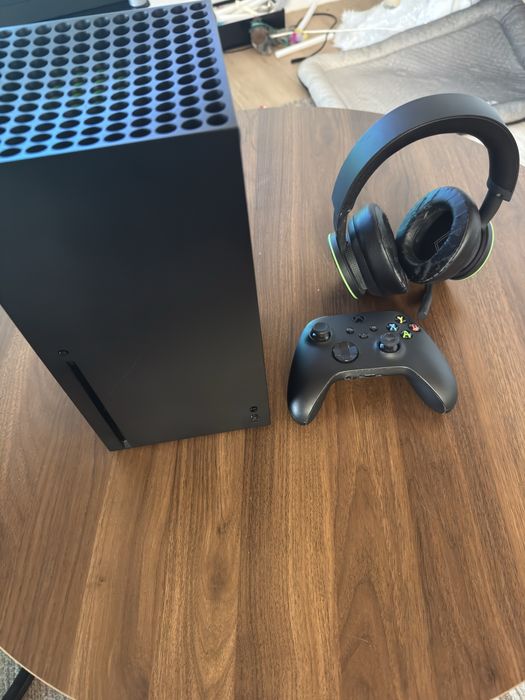 Xbox Series X 1TB – em bom estado+ Comando Original+ headphones