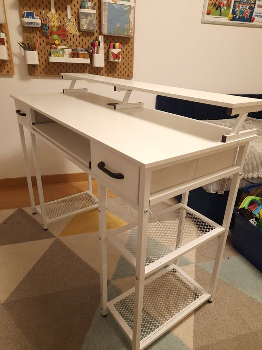 Biurko komputerowe z nadstawką