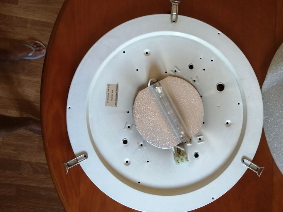 Candeeiro de tecto em vidro e metal de halogenio