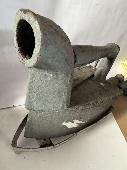 Ferro antigo a carvão