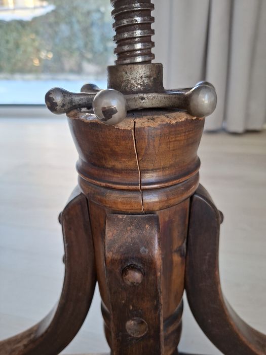 Taboret, krzesło regulowane do pianina