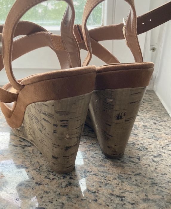 Brązowe koturny, sandałki New Look