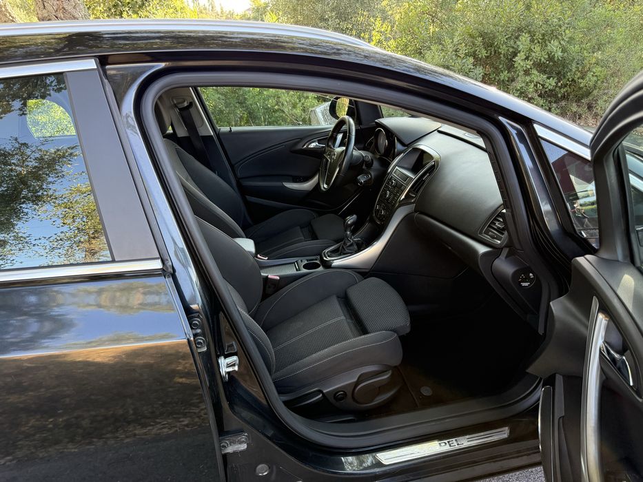 Opel Astra Sports Tourer — fotografia 9
