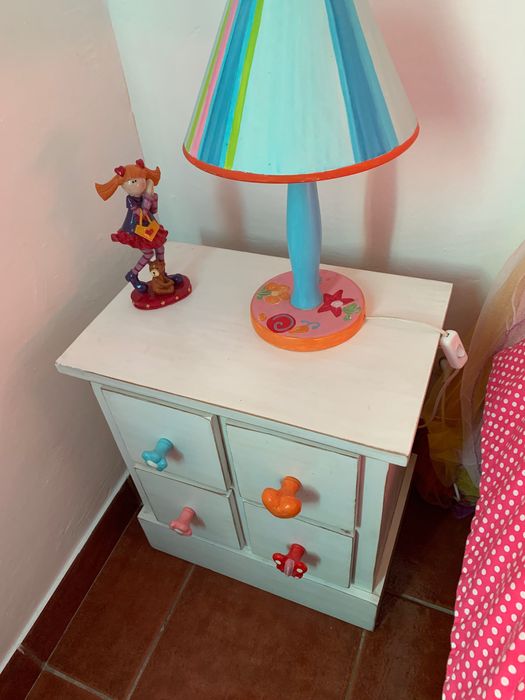 Cama de menina. 70€.