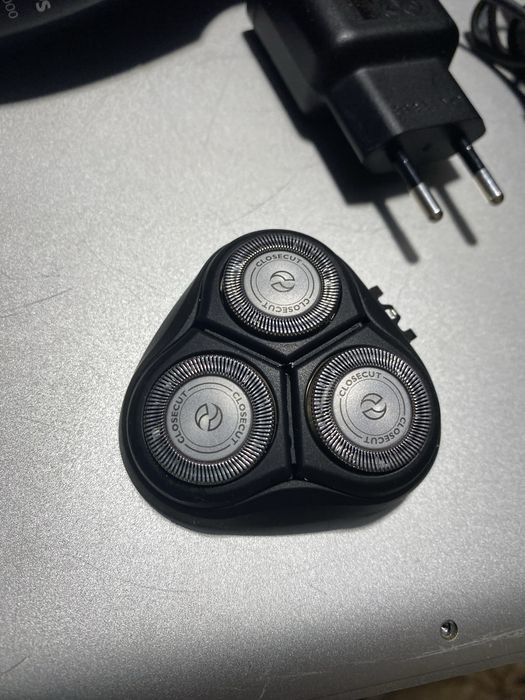 Електробритва Philips Series 1000