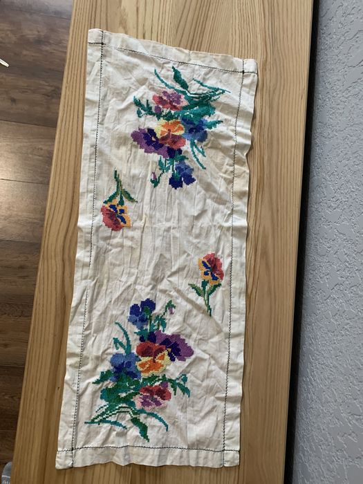 Вишиті серветки і наволочки