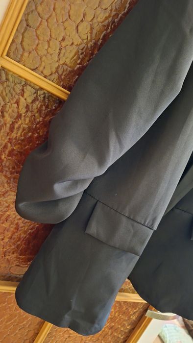 Marynarka z drapowanymi rekawami Wlochy Nowa czarna